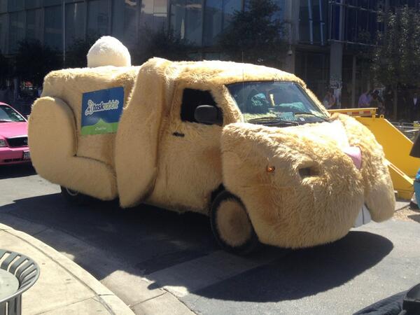 MediaComUS's tweet image. Well this is one way to cut through the #sxsw brand clutter! @taskrabbit #MCSXSW