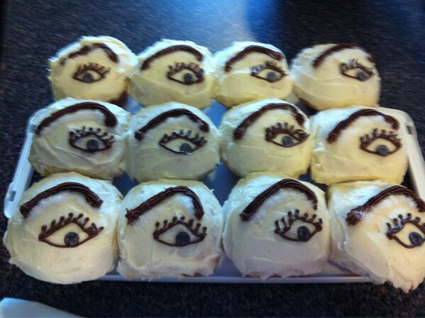 EFITZWICH's tweet photo. @TierrasEyebrow check out these cupcakes for our viewing party tonight! Tierra's Sparkling Eyebrow #Bachelor Finale http://t.co/tlwAlr1hEW