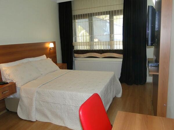 82 ekran LCD HD Tv ve ortopedik yataklarımızla hizmetinizdeyiz... otelyener.com.tr 02367125003