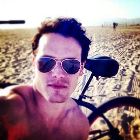 SamHeughan's tweet photo. One of the nicest days yet...! Audition in #Venice then workout at #musclebeach then cycle to #santamonica #zen http://t.co/eH7TvtcFf9