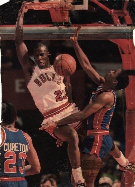 GCPepperguy's tweet image. @espn Jordan over Isaiah. Hung in my locker and bedroom wall for years! #bestposterdunk