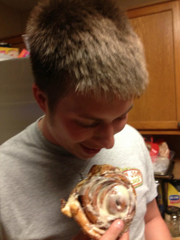 austinwhit10's tweet photo. @Super8CinnRoll I'm ready for a Super Destination Vacation after I eat this tasty Cinnamon Roll! #RollWithSuper8 http://t.co/zSPURpzTld