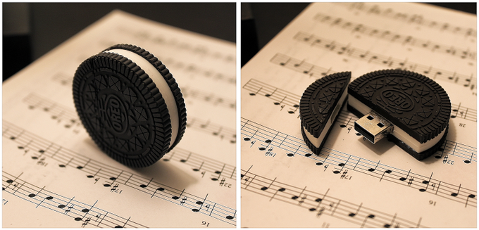 People keep trying to eat my flash drive. They seem to think it's an @Oreo cookie for some reason...<a href="/tag/avengersendgame"class="tags"><span>#avengersendgame</span></a>