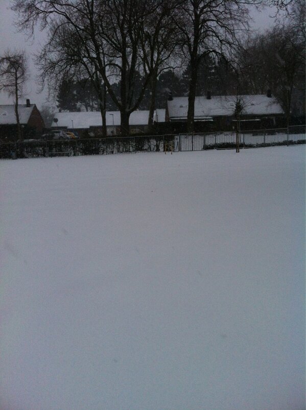 Bloempje27's tweet photo. #sneeuw #zuidlimburg http://t.co/WSxiL5xk1G