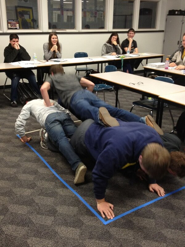 KenzieDevine's tweet image. Struggles of ap econ😳😂 #pushupmachine