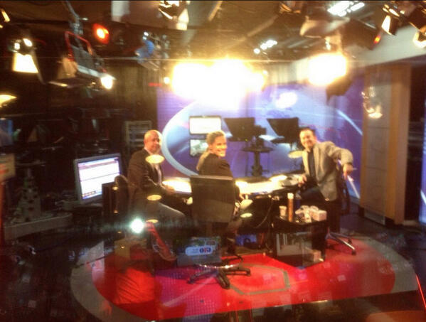 9NewsAUS's tweet image. Our #9streamLive panel @SarrahLeM @AndrewJaffrey @rob_mcknight standing by to go live 8pm (AEDT). @9StreamLIVE