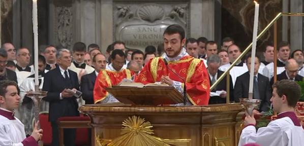 catolicos_es's tweet photo. [DIRECTO] Lectura del Evangelio: "Amaos los unos a los otros como yo os he amado" #iConclave #Conclave http://t.co/ohfpW3ji9x