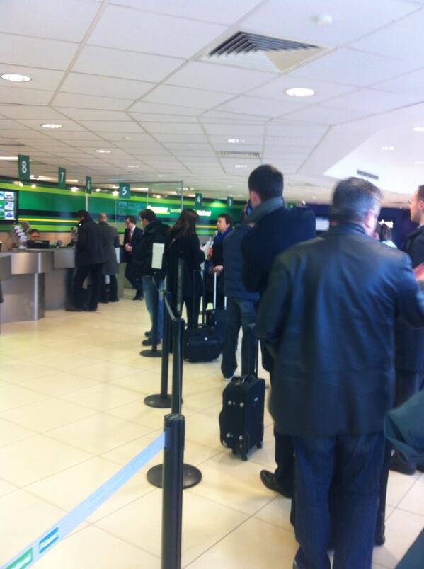 paulplumbley's tweet photo. 12 tills but only 2 staff serving over 20 customers.  #europcar #needtech #selfserve ? http://t.co/KbZiTopuBo