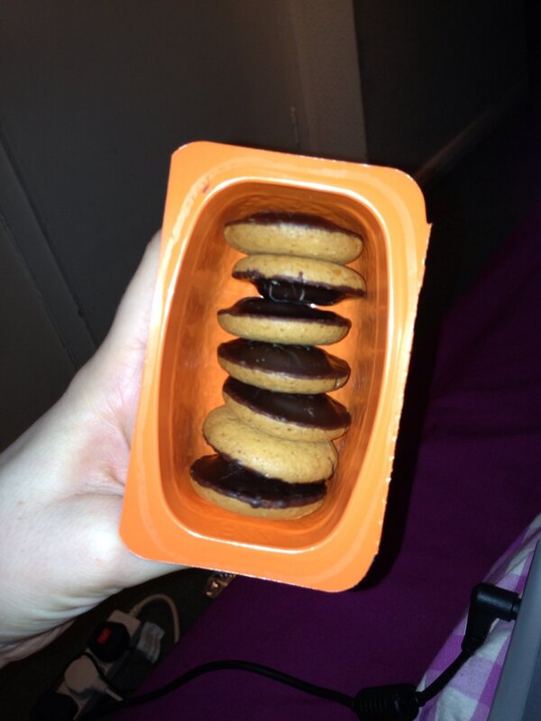 KellyBatkin's tweet image. What dreams are made of!! Seven instead of six!!! :) @kirby_niamh what a find!! #afternoonsnack #perfectwithtea