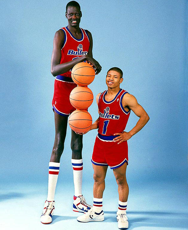 ¿Cuánto mide Muggsy Bogues? - Altura - Real height BFK3QGaCMAArKe4