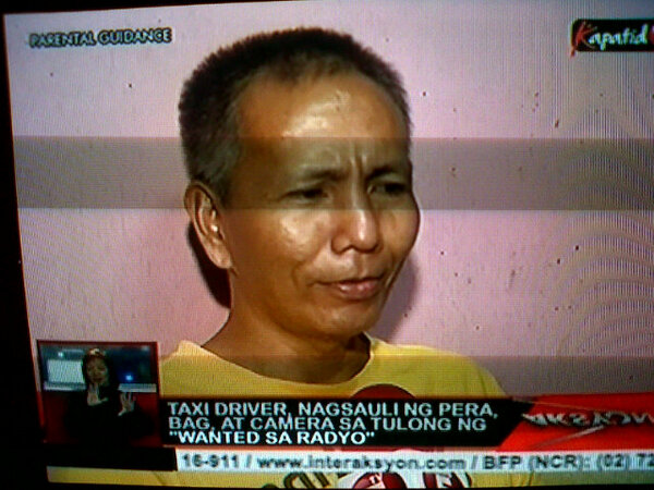 Shireen0802's tweet image. High five for this HONEST taxi driver :) #trueexample #pinoy