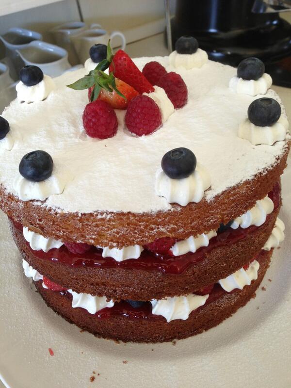 3-tier Victoria sponge just been made:))4 prices are already reserved ,quick put ur shoes on come down to willow