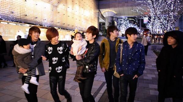 hellobaby_7's tweet photo. 너무나 아름다운 가족:) http://t.co/NunvBKn8G8
