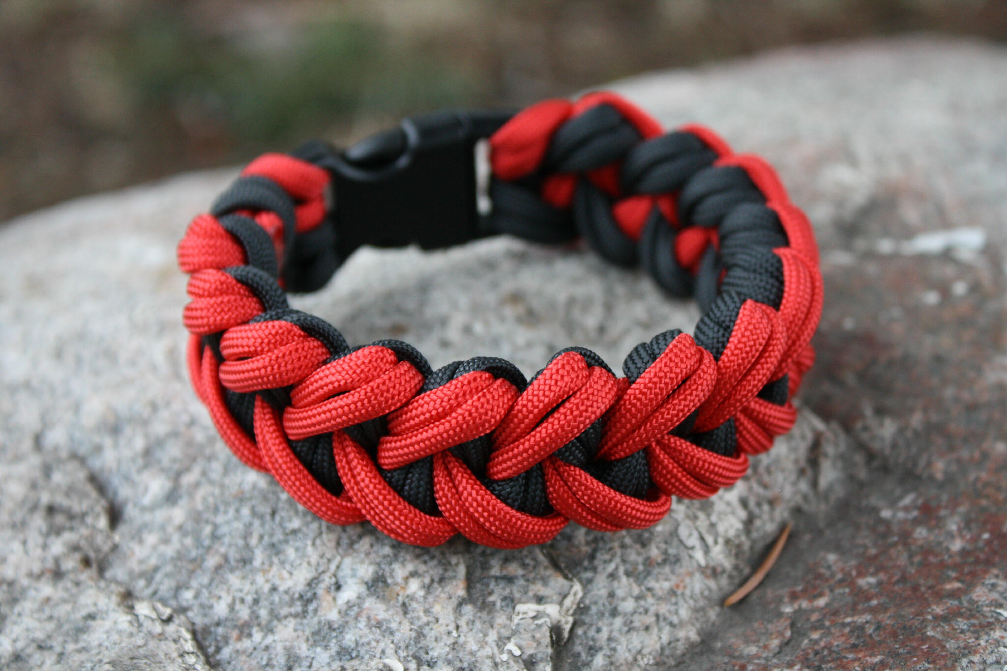 More Than 300 Colors Survival Paracord 550 Nylon Rope Parachute Cord 7 9 10  12 Strand Bracelets Typeiii Tent Rope - China Paracord and Paracord  Bracelets price | Made-in-China.com