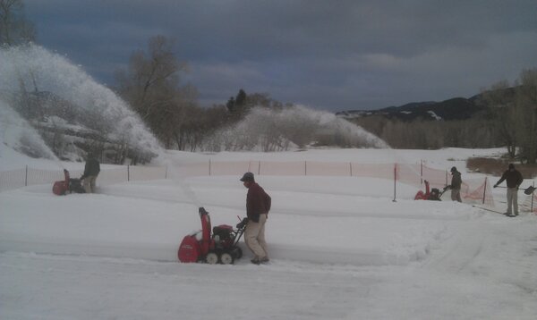 timjallen9's tweet photo. Blowin' off greens... second week running. What are you up to on your course? http://t.co/x4zHW7J1yZ