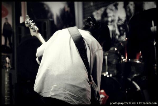 Hey @lpandupertiwi sedang apa kau? Bass nya rusak?