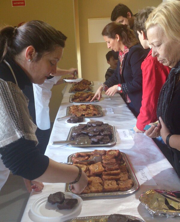 AFANES_ViVerde's tweet photo. un rotundo éxito  la torrijada en villaverde del rio . gracias por su colaboración http://t.co/gHoFFwokhM