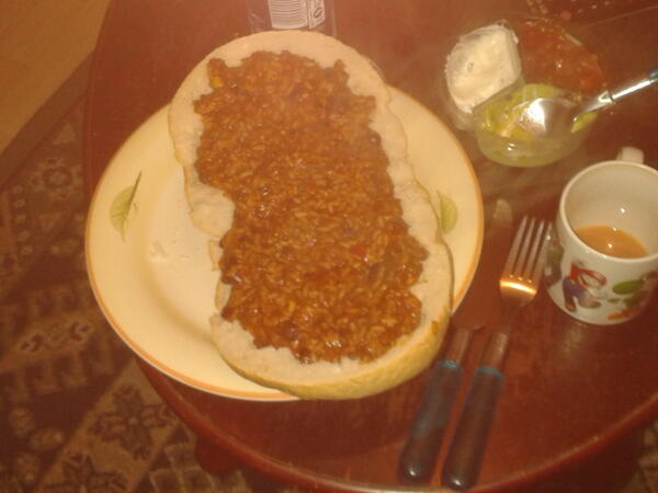 TheNaughtyNorn's tweet image. Chilli con carni on crusty bread #rusticcooking