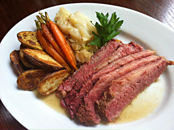 chicagoqbbq's tweet image. #StPatricksDay special! Corned Beef, Cabbage, Fingerling Potatoes, and Baby Carrots. Sat &amp;amp; Sun #nomnomnom @GoIrish