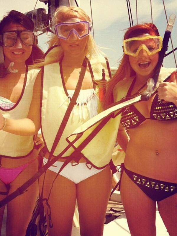 NatDush's tweet image. snorkeling in da ocean 🐠🐟💙