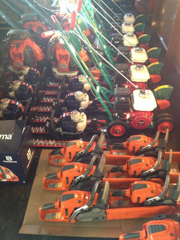 Veenma's tweet photo. Nu laatste machines monteren voor levering 60 machine's super trots. http://t.co/Yd0IK61d5j