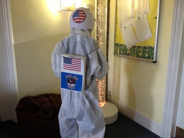 HillingdonManor's tweet photo. An Astronaut who landed at school today #earththemoonandbeyond #creativelearningjourney http://t.co/oysQOJ8mL4