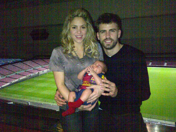 Shakira, Gerard und Milan im Camp Nou