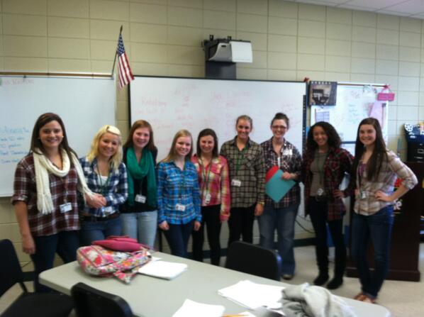 easleyhs's tweet photo. Lumberjack day at EHS. Mrs. Walter's Drama  class dressed for the occasion. http://t.co/36DkM21C3F