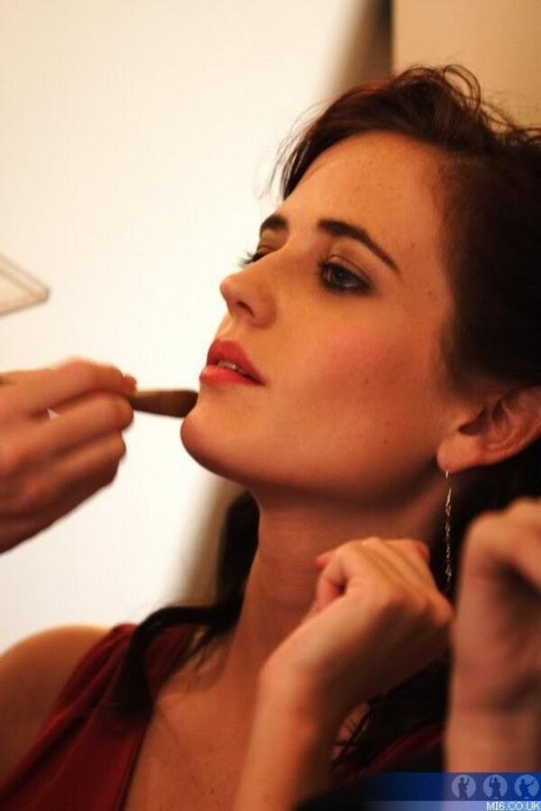 EvaGreenFans's tweet photo. Behind the scenes on the set of Casino Royale http://t.co/g48BQ5mt95