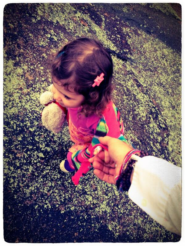 milkhulburt's tweet photo. Harper Day, mountain climbing. #safetyinnumbers #holdinghandsisthebest http://t.co/2knjHCcIzT