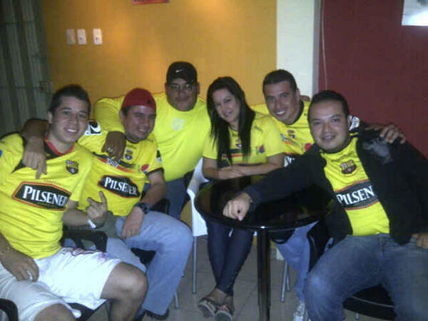 velys_23's tweet photo. @Miguicho34 @simonowner @gipsyela @raulandresmoran donde se ha celebrado al Idolo http://t.co/92Gisop9Ky
