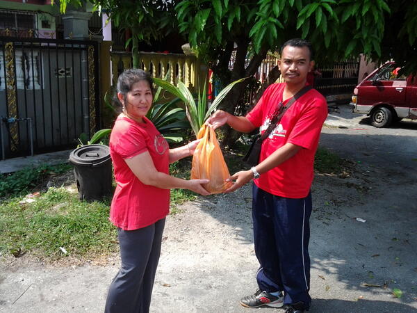 CCHRembau's tweet photo. Antara masyarakat yg memberikan sokongan pro penanaman sejuta pokok @KP_AADK @AADKNSembilan @Mae_ivan http://t.co/4xk0aYNEpE