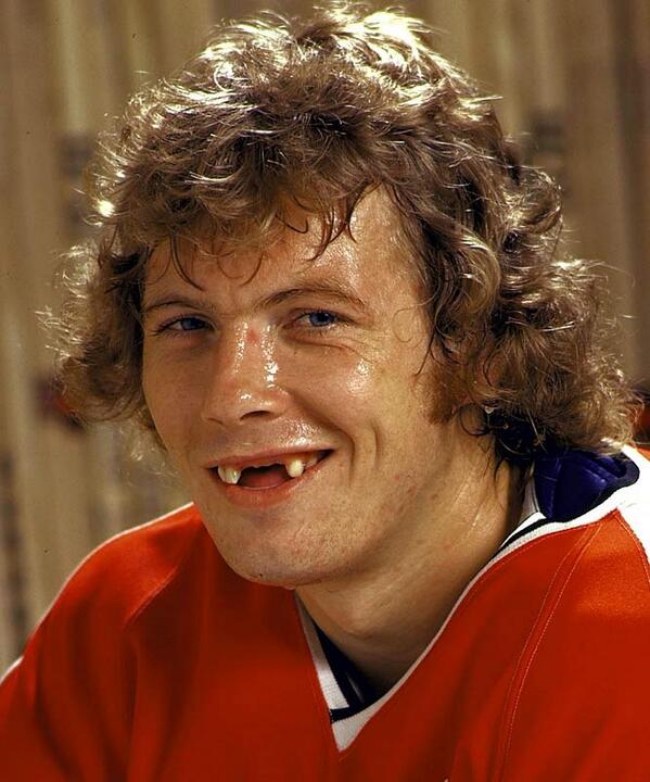 krenno93's tweet image. Now that's a true hockey players smile #beauty #missingchicklets