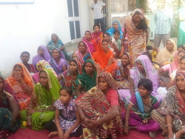 RedRickshaw's tweet image. Women collected at the community hospital to attend and motivate Kanku Bhai #wheelsofchange #MagicOf togetherness