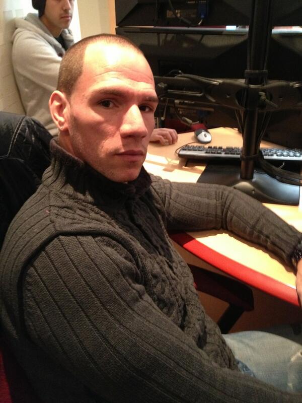 maydenfilms's tweet photo. En direct live african N.1 107.5fm. http://t.co/1n1uI78UK4