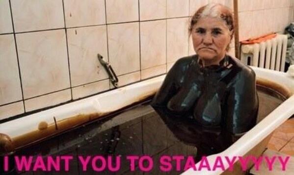 Linconnudutweet's tweet photo. Quand j'écoute Rihanna dans mon bain je suis un peu comme ça : http://t.co/BpRPgV3CMk