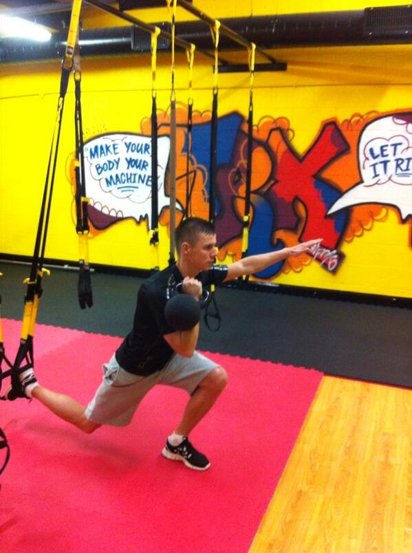 GarKickstart's tweet photo. #trx#kettlebell http://t.co/yoLWguWFJJ