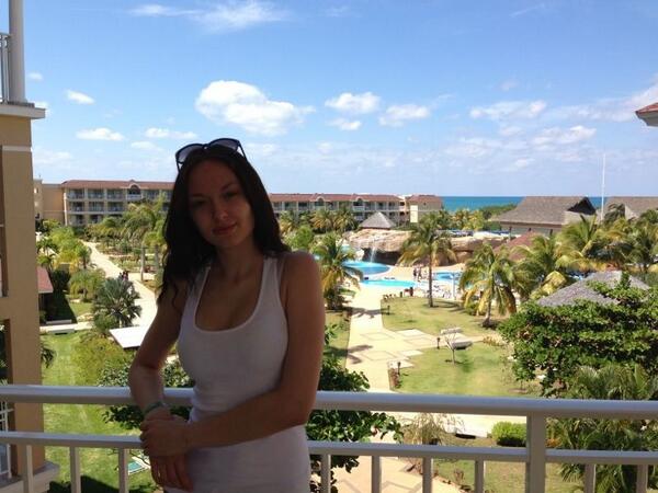 Kagay_11's tweet photo. Кто-то играет в хоккей,а кто-то.....)))) http://t.co/jxnFwDgnzx