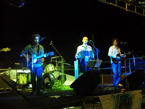reginamarmorea's tweet photo. Regina tocando el Sab.16/2 en el Paseo de los Artesanos (Potrero de los Funes, San Luis). http://t.co/EG1n6l5qLJ