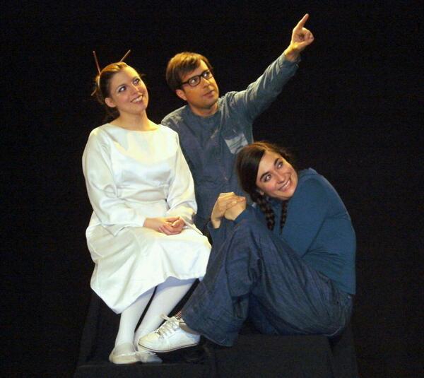 teatrodelmava's tweet photo. El sábado a las 18:00 estrenamos en el Teatro sel MAVA "La princesa de la luna y el arroz mágico" http://t.co/PjqmnOuKIt