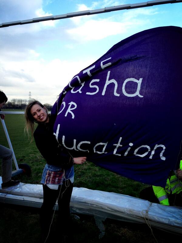 DashaEdu's tweet photo. We're at grove farm fighting the wind to get the word out! #studentleaders13 http://t.co/MOS35ISFlw