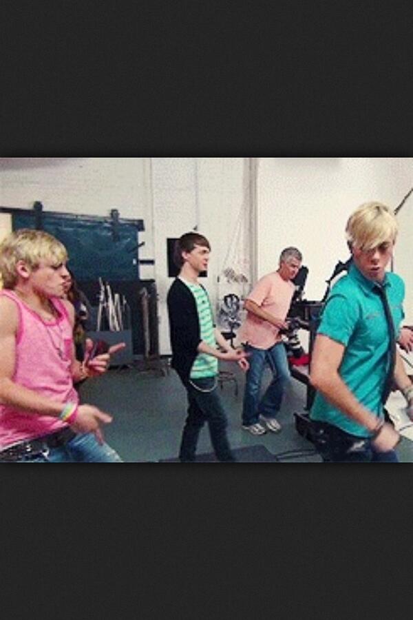 ImagineR5's tweet photo. Now whenever I hear Bruno Mars Locked Out of Heaven I think of this haha @rossr5 @rikerr5 http://t.co/L5qM9Q0nTf