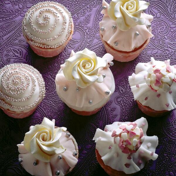 ShangriLaHotels's tweet photo. Who needs a wedding cake when wedding cupcakes can look this beautiful? #WeddingWednesday http://t.co/vJRyvF7pSn
