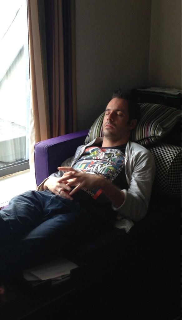 Harry_Styles's tweet image. Writing with @mrchrisleonard and @jakegosling ...Chris is hard at work again.