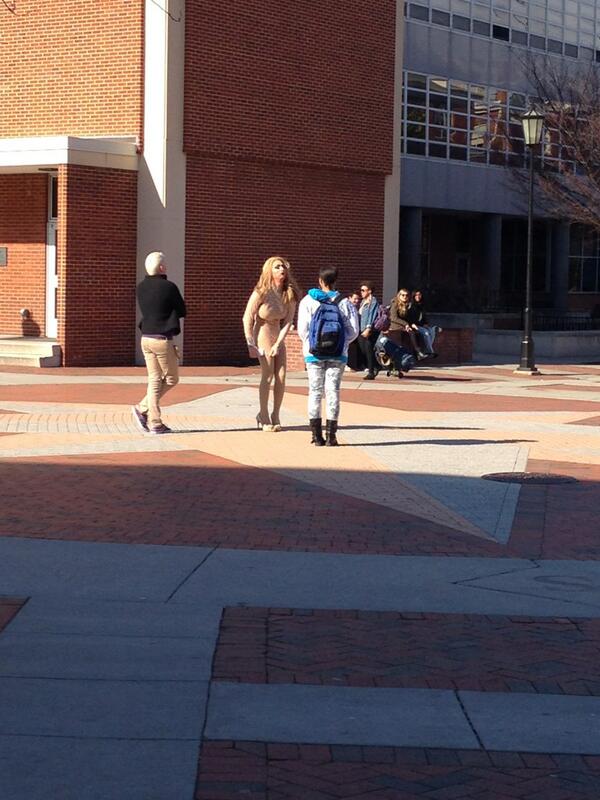 _pamalam_'s tweet image. I wanna know why there&apos;s a drag queen dancing in the compass... #vcuproblems