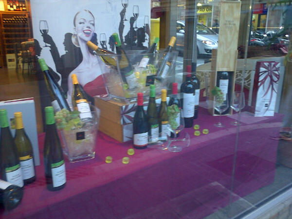 joangamero's tweet photo. Escaparate con encanto http://t.co/pKNkBWT0Sf