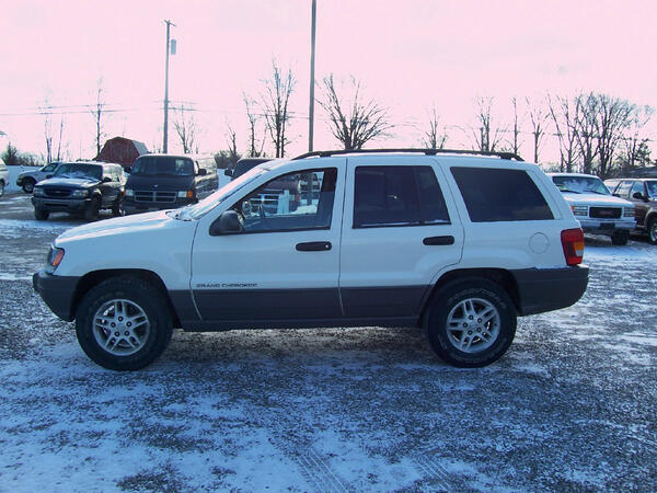 TelegraphAuto's tweet image. Just in 2002 Jeep Grand Cherokee for $3,595!!!