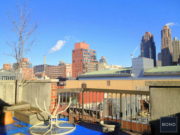 OffCampusNYC's tweet photo. Good Afternoon! Just checked out this 2 sun terrace Midtown apartment... its a nice summer home :) http://t.co/duz1wgbQmK