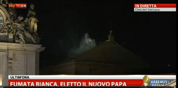 SkyTG24's tweet photo. #Conclave Fumata bianca: la Chiesa ha eletto il successore di Benedetto XVI, habemus Papam. http://t.co/cDqTVlVbS3 http://t.co/1tQiwUlbzr