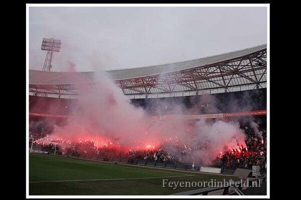Coen1976's tweet image. Witte rook? Dit is pas witte rook! #Feyenoord #witterook